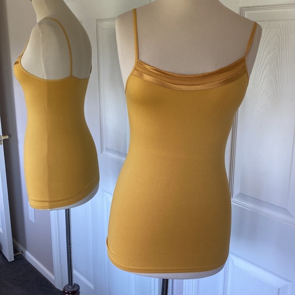 The Limited Medium Two piece sweater & cami set - Picture 4 of 10